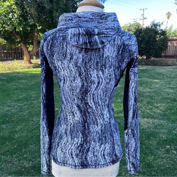 LULULEMON Runbeam Hoodie Heat Wave Print | Size 6 - Picture 4 of 16